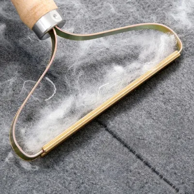 Brosse anti-peluches manuelle en bois
