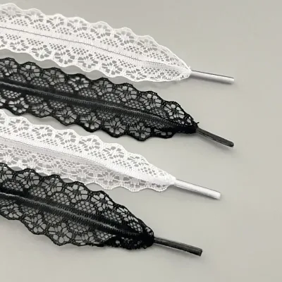 Lacets plats en dentelle noir et blanc